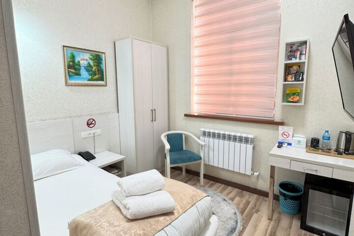 Room 2 of 25