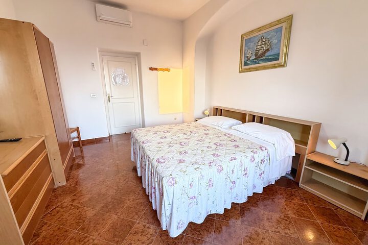 Room 16 of 65