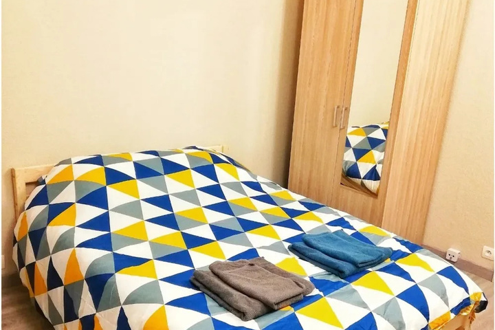 Room 6 of 12