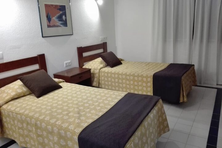 Room 8 of 50