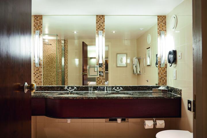 Room 35 of 80