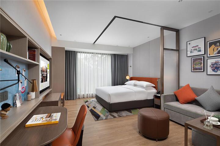 Room 14 of 30