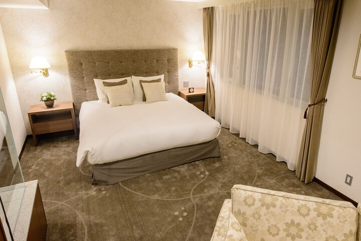 Room 7 of 96