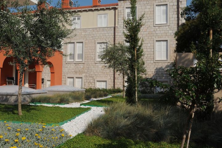 Hotel Exterior 119 of 152