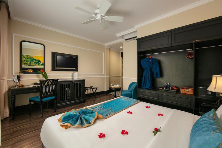 Room 6 of 105