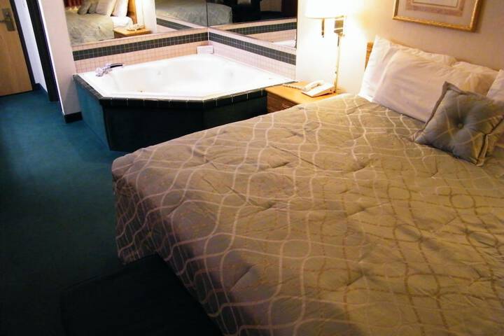 1 King Bed (3 of 11)