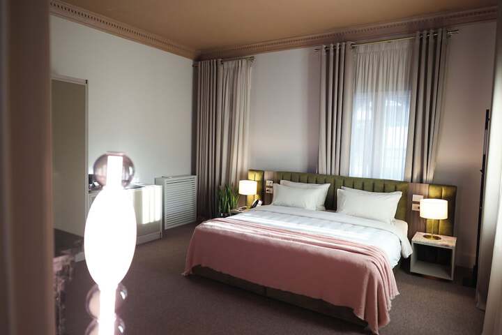 Room 23 of 72