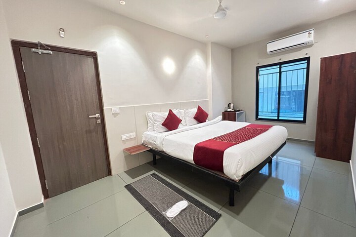 Room 12 of 17
