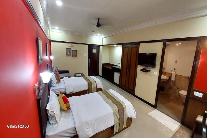 Room 27 of 77