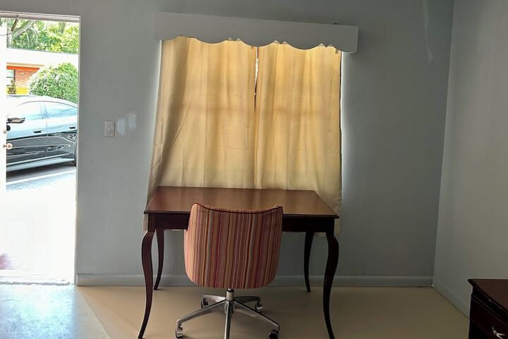 1 Queen Bed (5 of 10)