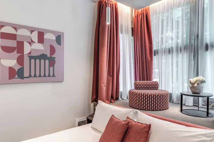 Room 33 of 72