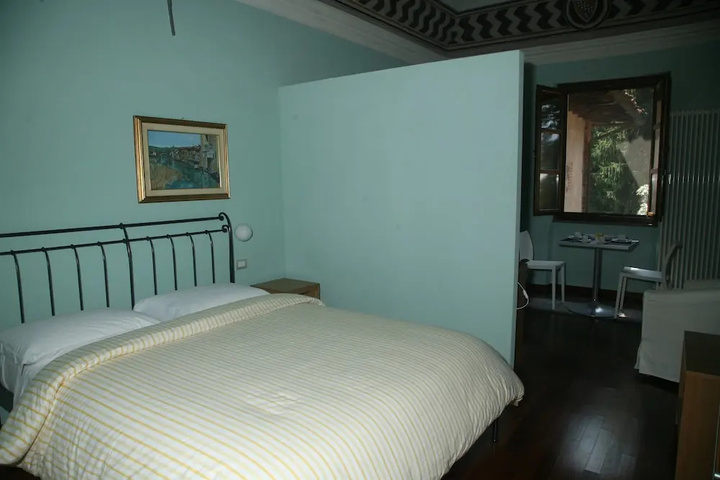 Room 2 of 16