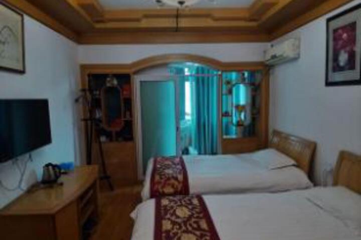 Room 6 of 7