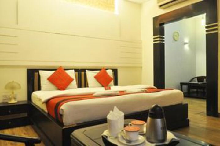 OYO Premium Old Gurgaon