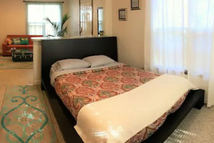 Room 2 of 36