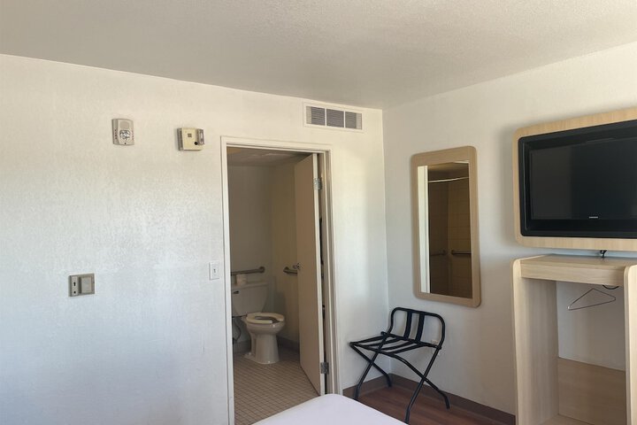 Room 21 of 42