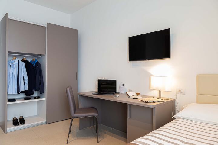 Room 17 of 49