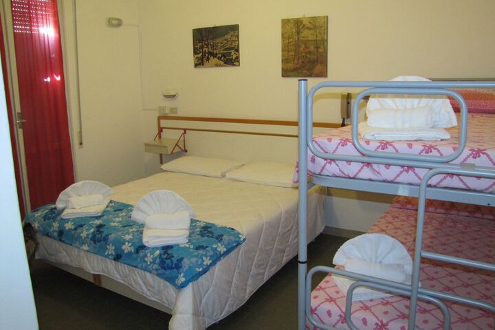 Room 6 of 26