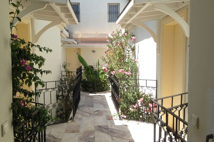 Hotel Exterior 32 of 46