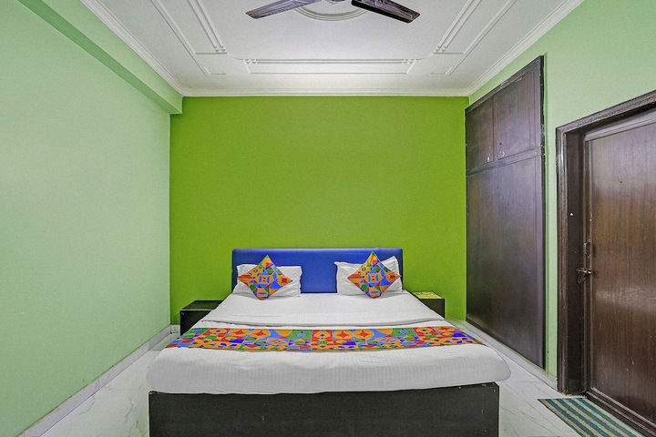 Room 10 of 18