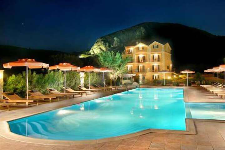 Hotel with Pool