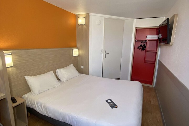 Room 11 of 77