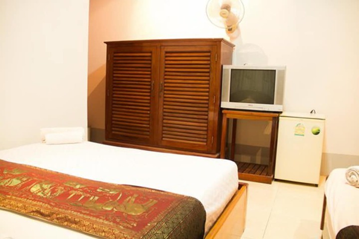 Room 11 of 28