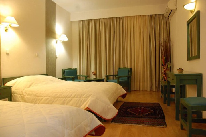 Room 13 of 30