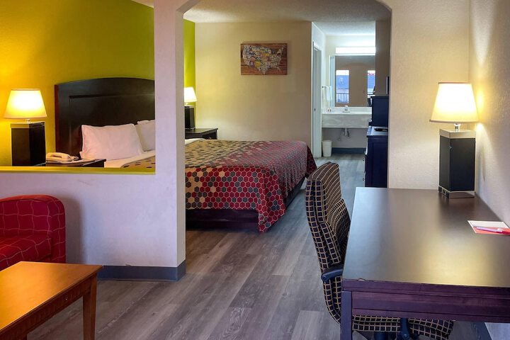 Room 18 of 30