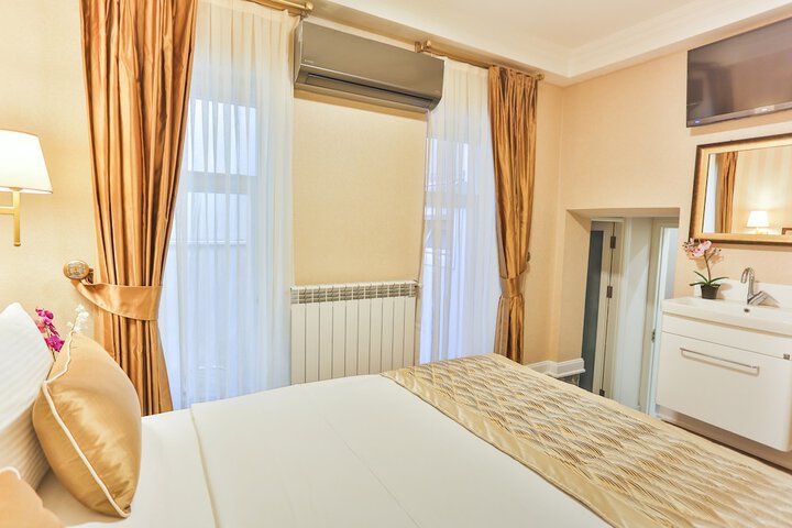 Room 4 of 35