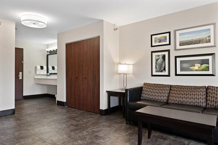 Room 46 of 95