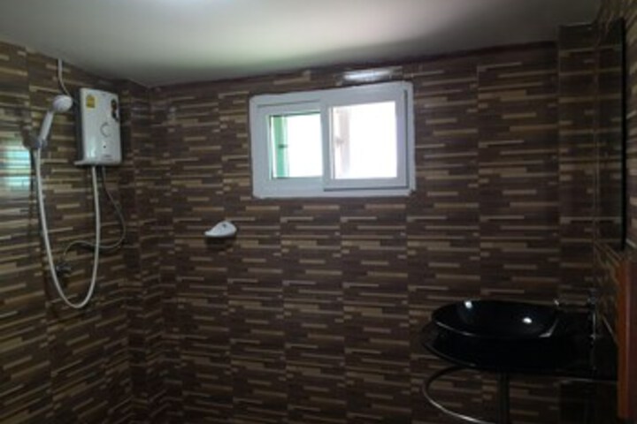 Room 9 of 38
