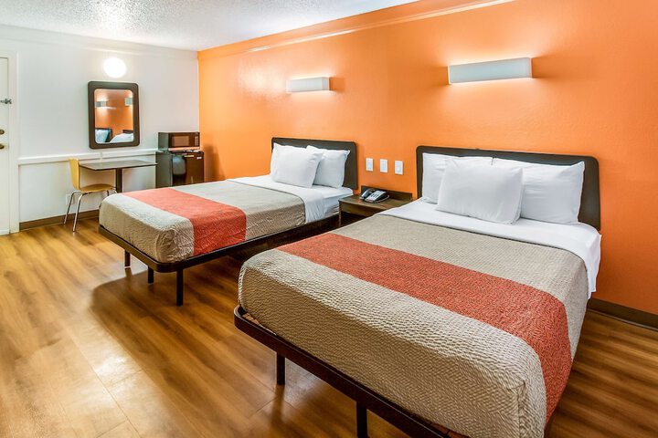 2 Double Beds (8 of 14)
