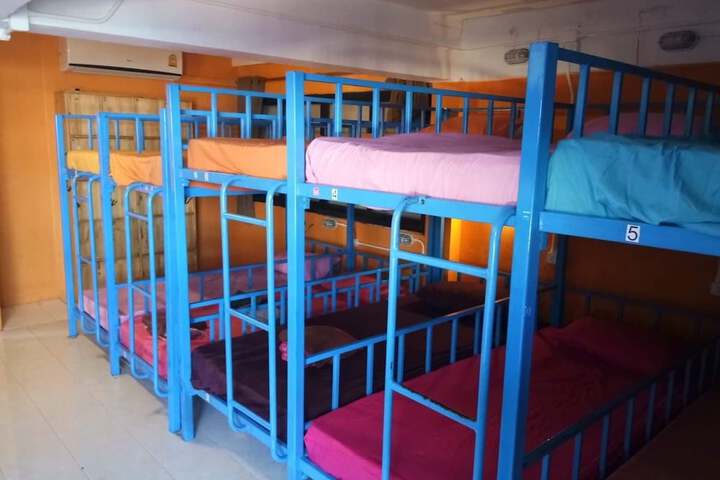 Room 4 of 42