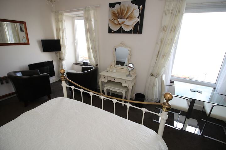 Room 4 of 39