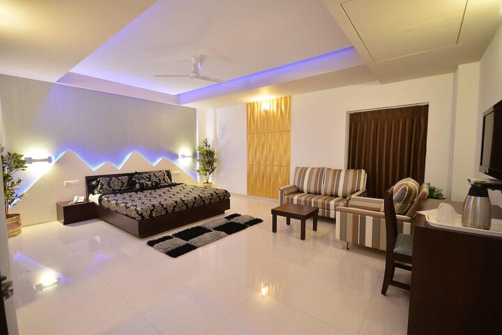 Room 5 of 17