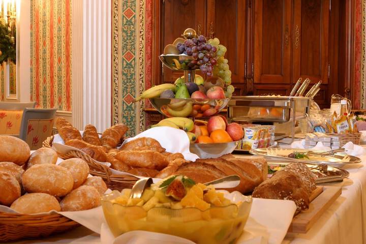 Breakfast/Coffee Service 85 of 110