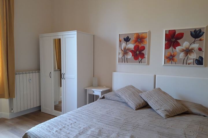 Room 26 of 103