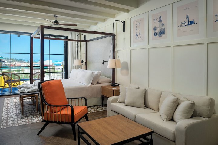 Room 33 of 147