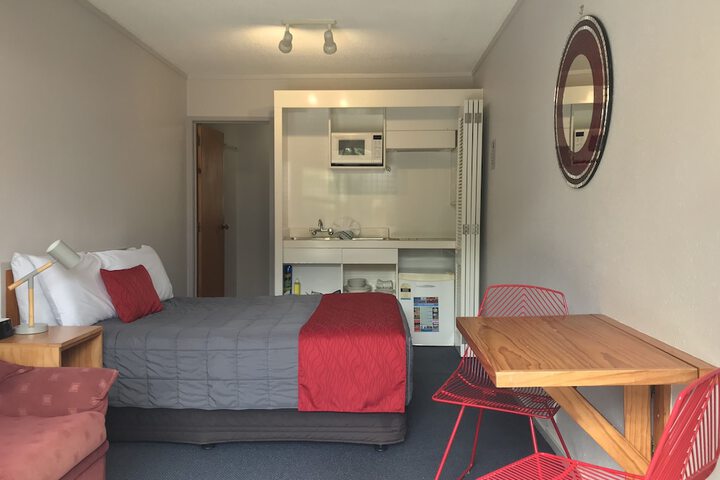 Room 34 of 107