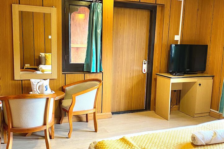 Room 16 of 84