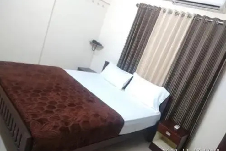OYO 61270 313s Royal Suites