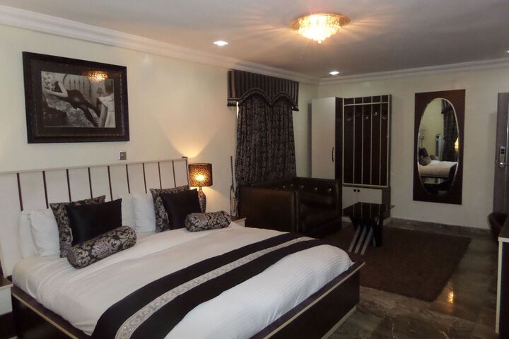 Room 17 of 24