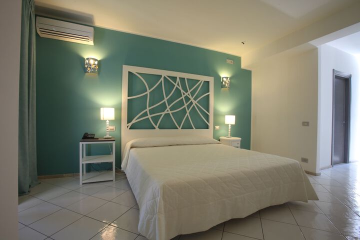 Room 12 of 85