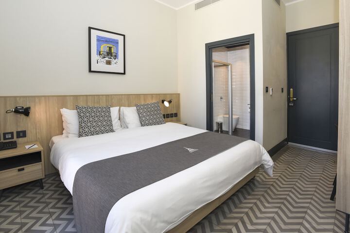 Room 15 of 77
