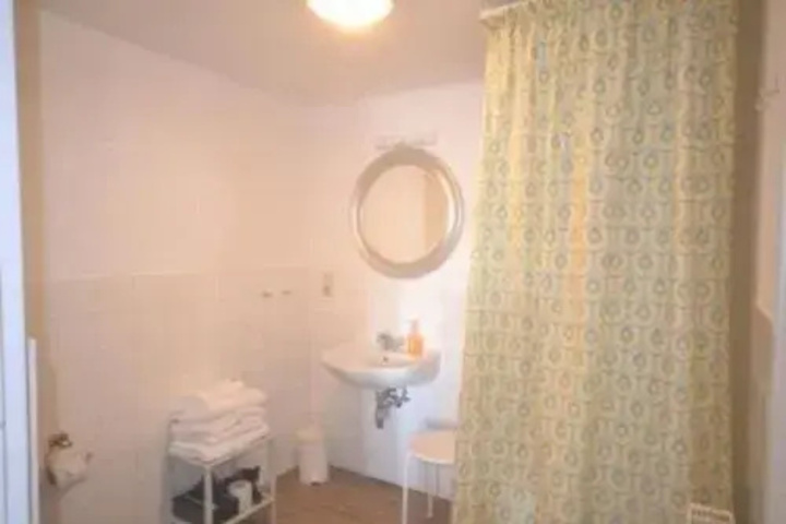Room 7 of 24