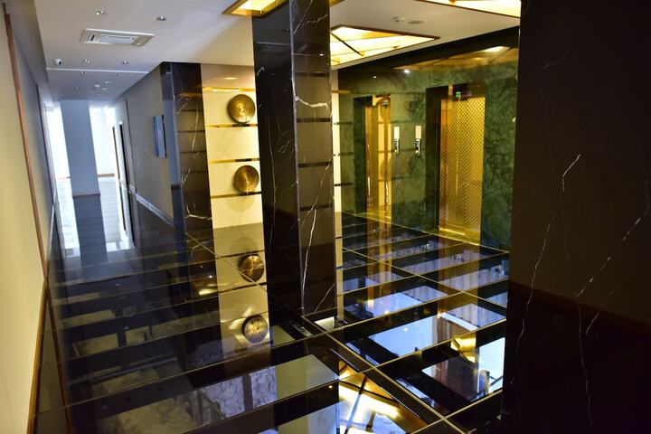 Hotel 2 of 89