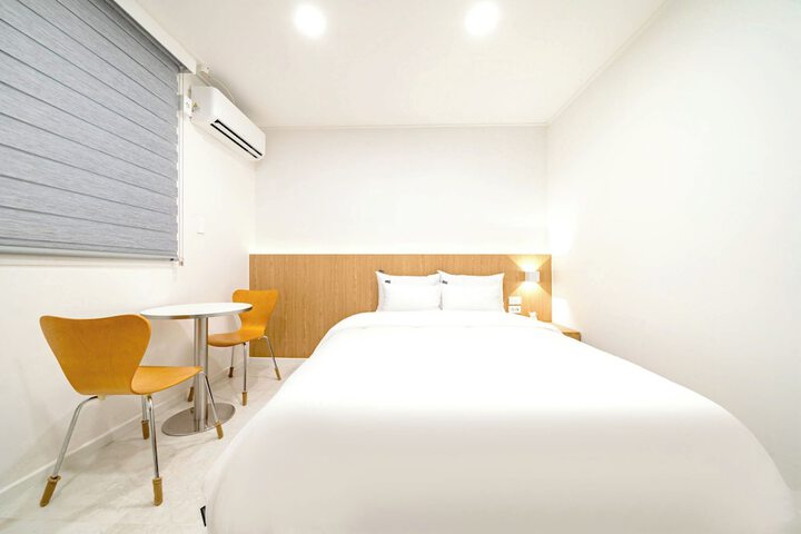 Room 10 of 41