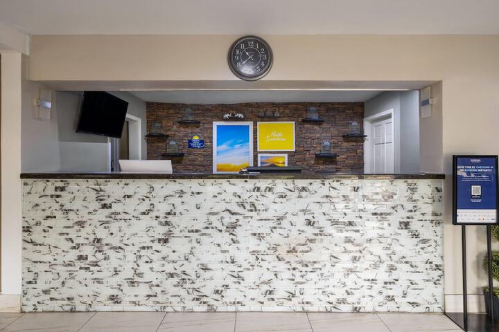 Entrance & Lobby