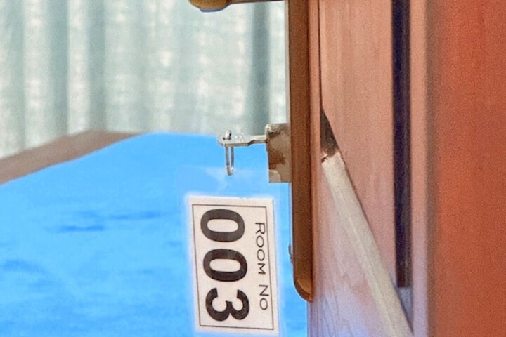 Room 16 of 35